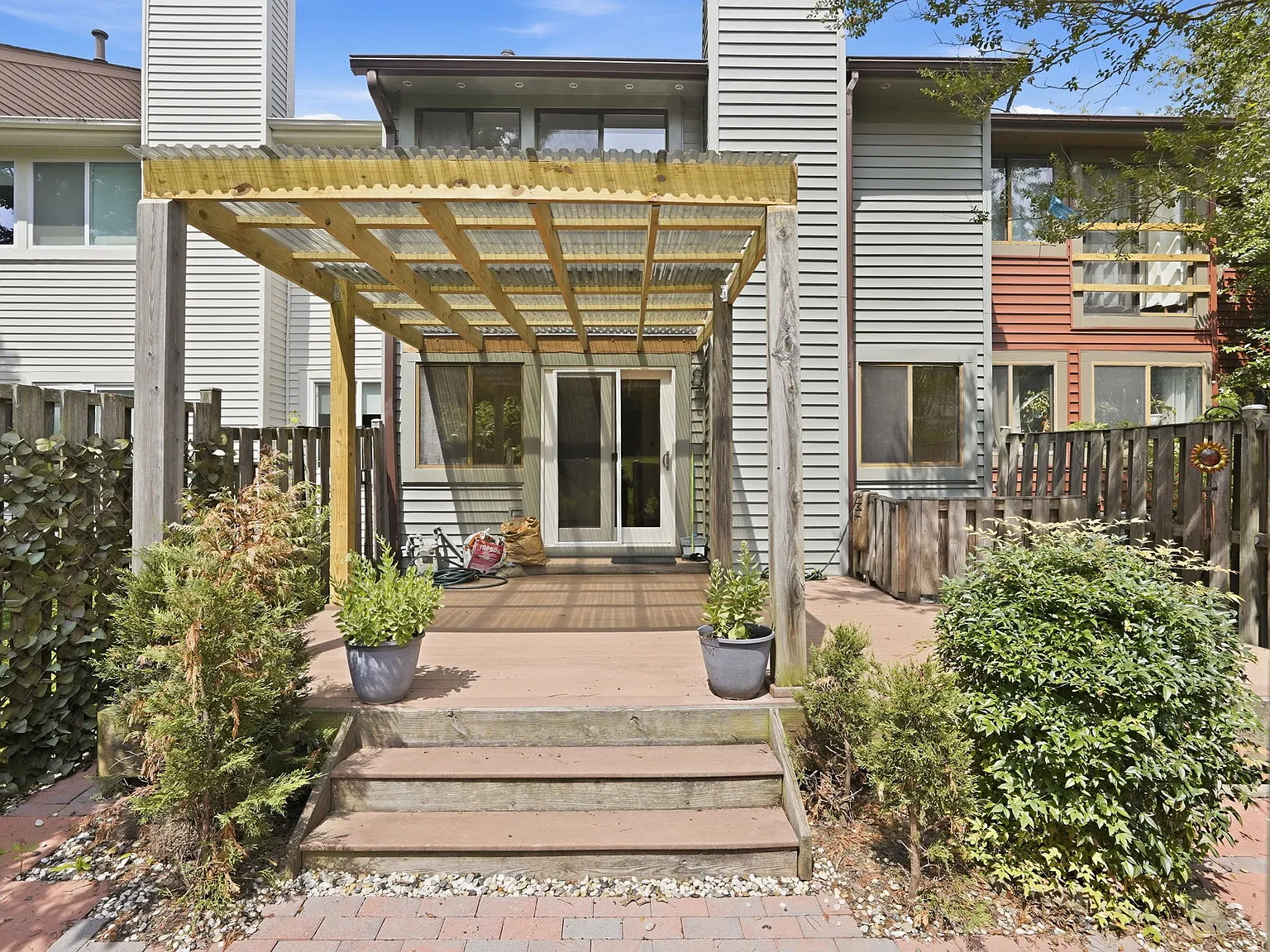 Beautiful 3BR/3.5BA Townhome in Waters Landing! — Photo 1