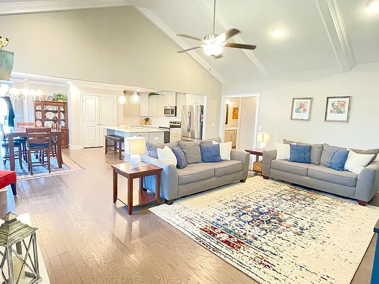 116 Herman Dr — Photo 1