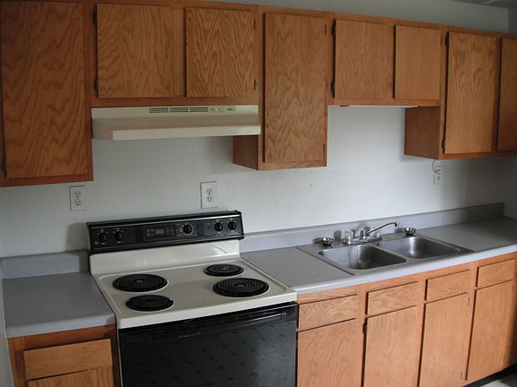 Apt. B upper, kitchen