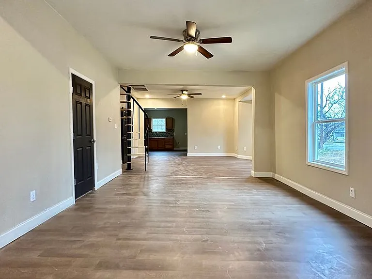 1320 Orient St — Photo 3