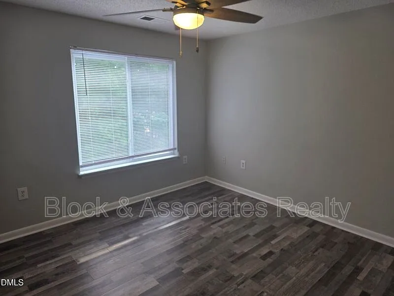 4 bed, 4.0 bath, 1219 sqft, $1,999 — Photo 4