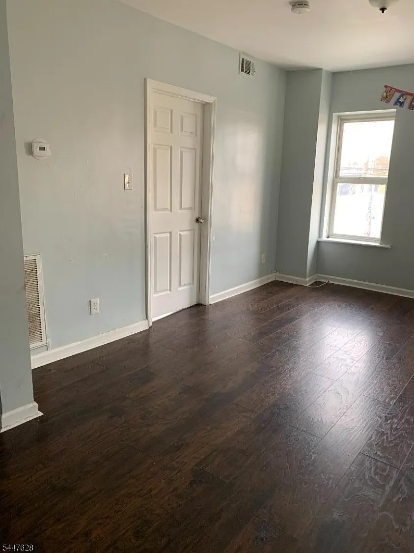 3 bed, 1.0 bath, $2,300 — Photo 3