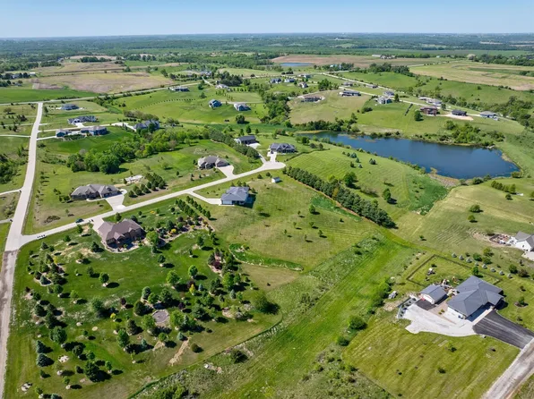 2985 142nd Ct, Van Meter, IA 50261