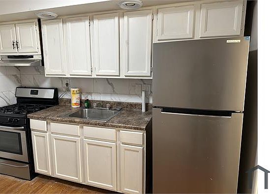 5th image of 2619 Gerritt St