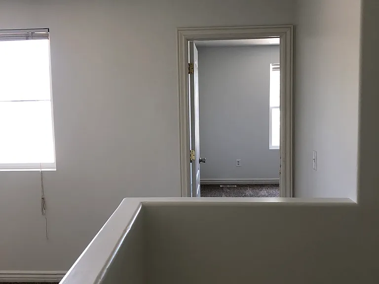 2272 E Hawthorne St — Photo 3
