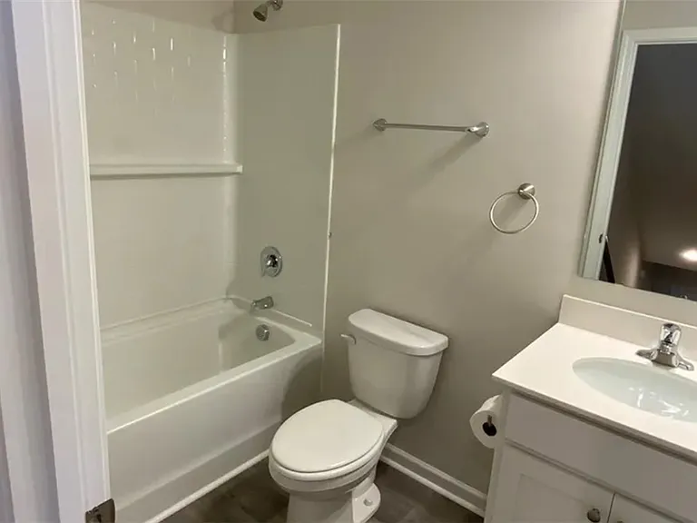 1044 Fairfield Dr — Photo 14