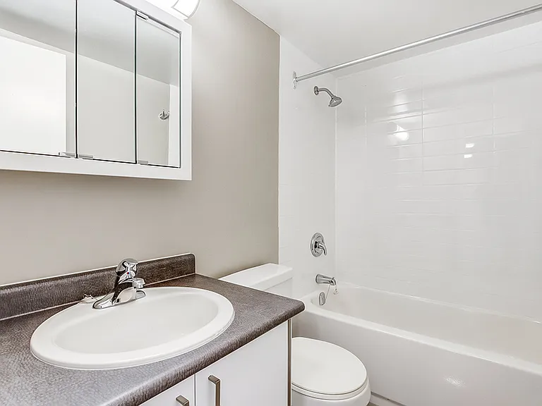 199 Upper Canada Dr — Photo 7
