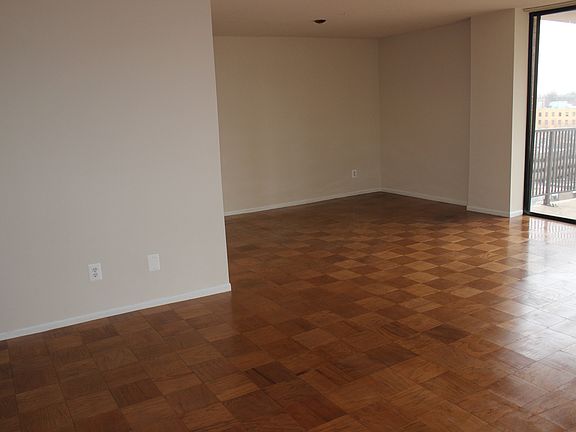 3rd image of 118 Monroe St #10