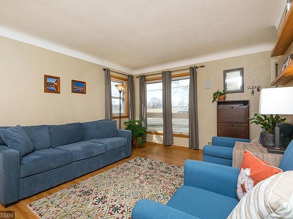 4th image of 2666 Victoria St N