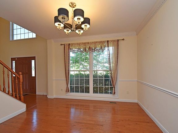 3rd image of 741 Mendon Hill Ln