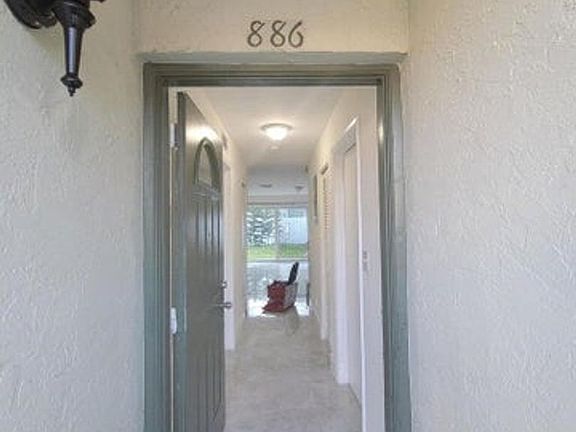 4th image of 886 Crystal Lake Dr