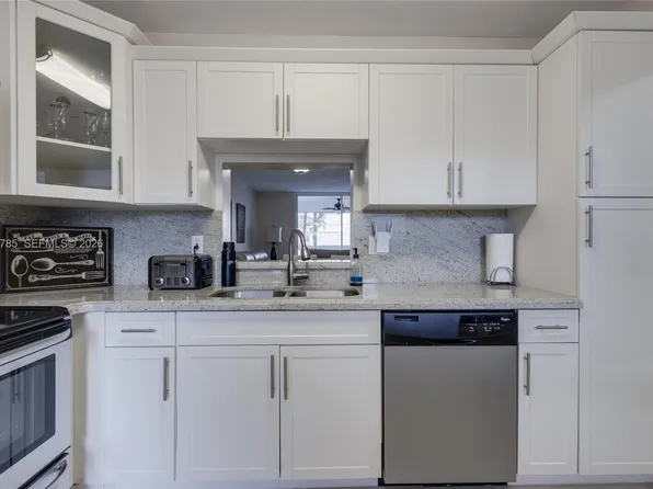 420 NE 12th Ave APT 208, Hallandale, FL 33009