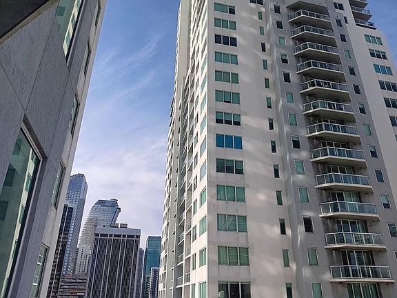 3rd image of 244 Biscayne Blvd APT 1510