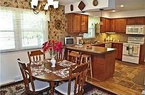 2nd image of 18546 Tonganoxie Dr