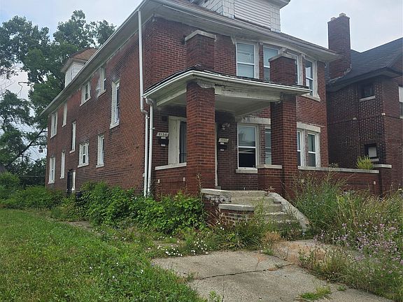 2nd image of 1732 Burlingame St