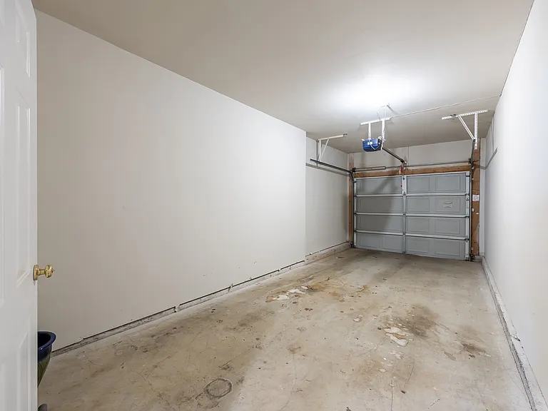 Carriage Hill Apartments — Photo 21