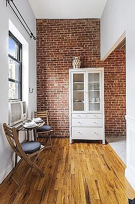 4th image of 76 W 85th St APT 5E