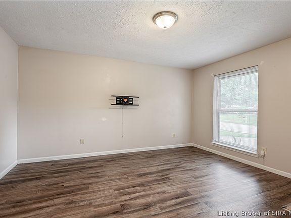 5th image of 327 Hawthorne Drive