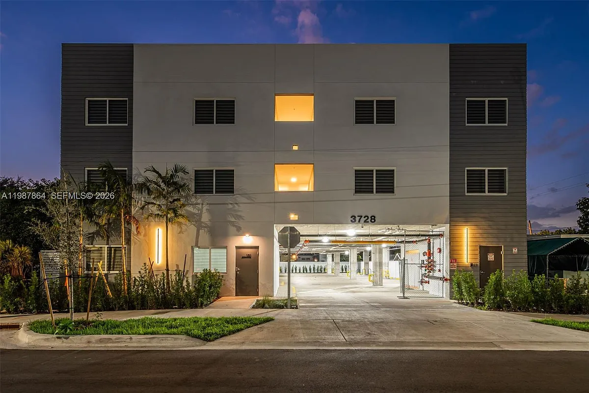 Building Photo - 3728 NW 19th Ave #307