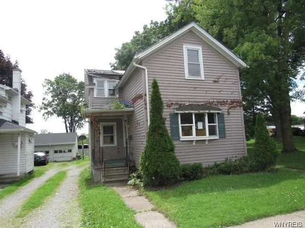 94 Stevens St, Lockport, NY 14094