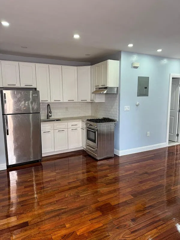 3 bed, 1.5 bath, 1000 sqft, $2,800 — Photo 4