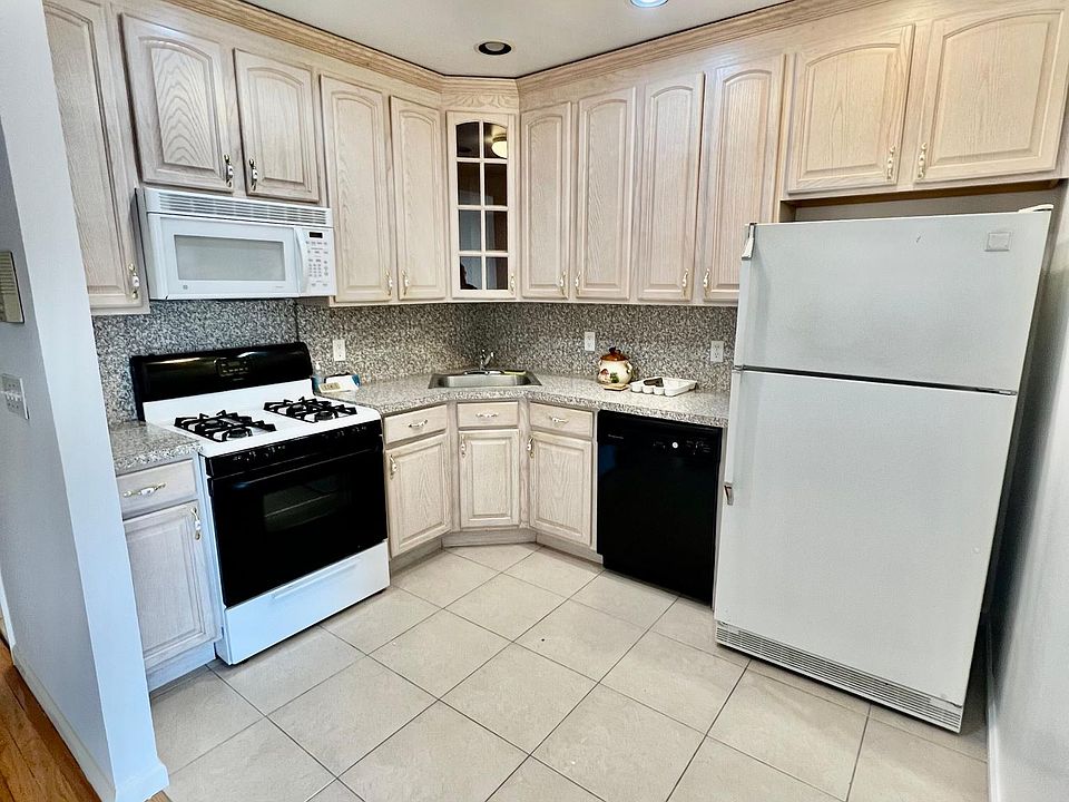 1st image of 186 Bay 47th St APT 2