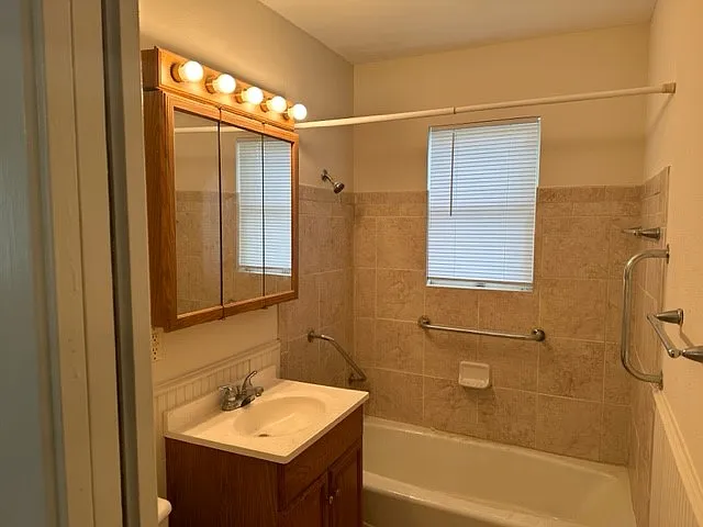 230 Laurel St — Photo 9
