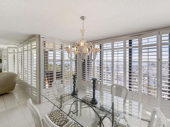 5th image of 120 Lakeshore Dr #6370