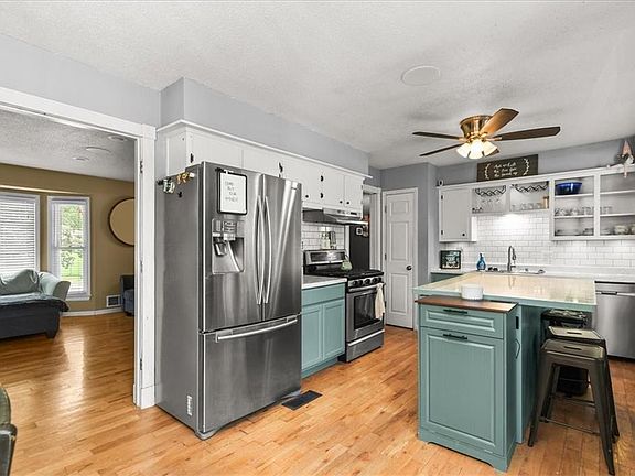 2nd image of 1804 N Rogers St