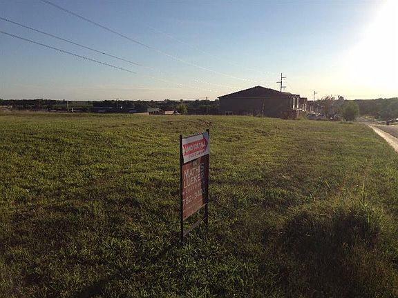 5th image of 2701 Elm Creek Dr