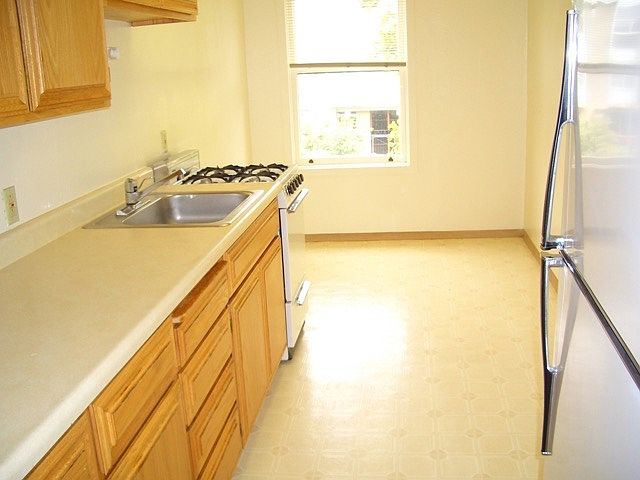 2nd image of 1716 University Ave APT 06