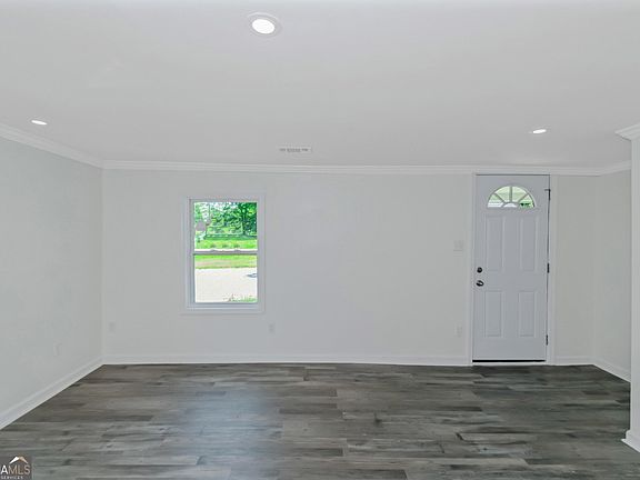 4th image of 204 Mill St
