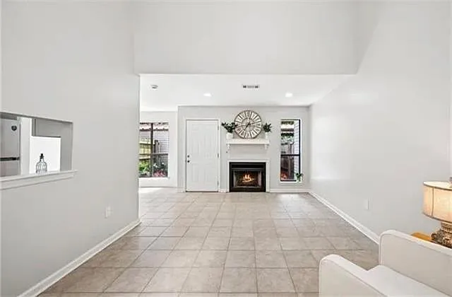 2 bed, 2.0 bath, 1200 sqft, $1,800 — Photo 3
