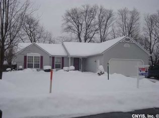 7569 Sugarwood Ln, Syracuse, NY 13212