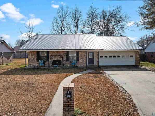 1411 Stonebriar Dr, Carthage, TX 75633