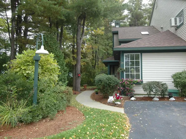 16 Lake Forest Dr, Burlington, VT 05401