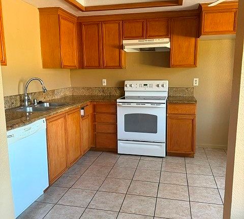 4th image of 1518 Border Ave Unit B