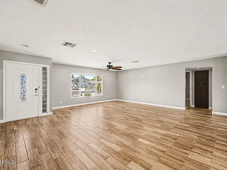 1340 E Donner Dr — Photo 7