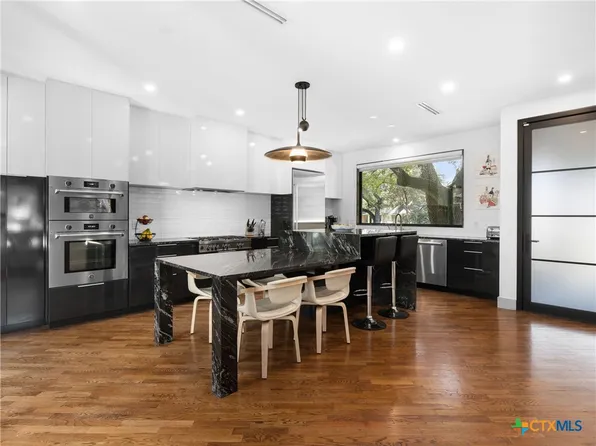 10 Court Cir, San Antonio, TX 78209