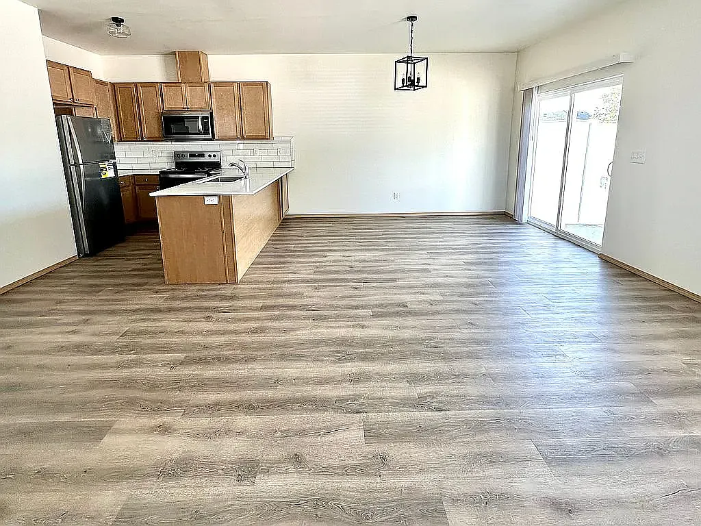 3 bed, 2.5 bath, 1540 sqft, $2,000 — Photo 3