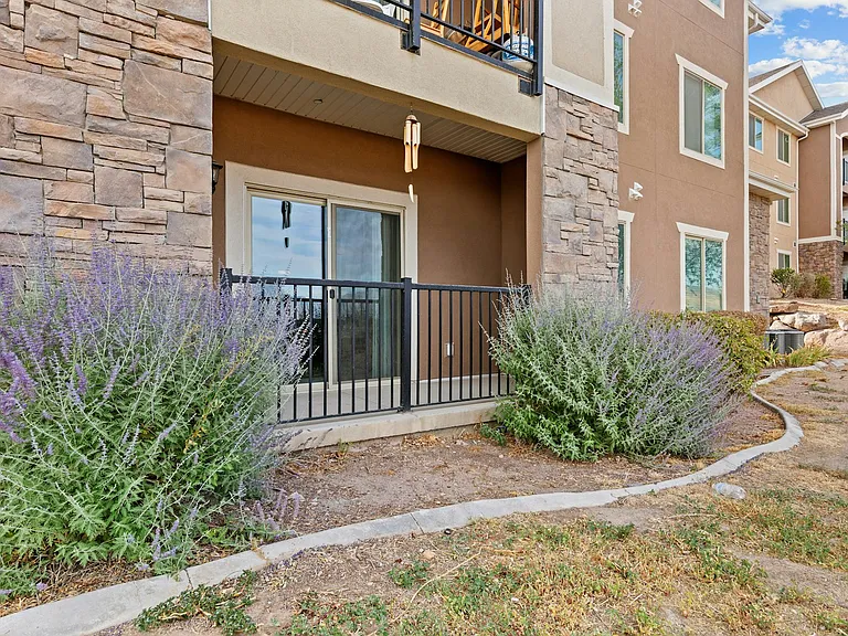 2153 N Springtime Dr — Photo 2
