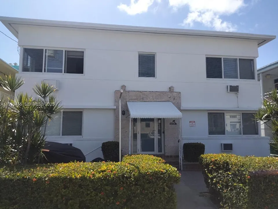 6950 Byron Ave #3