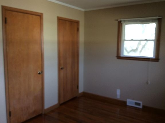 5th image of 1675 Earl Dr