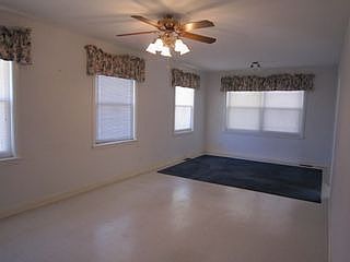 5th image of 123 Armstrong Ave