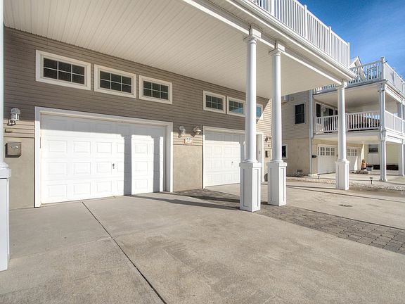 3rd image of 147 60th St W #Sea