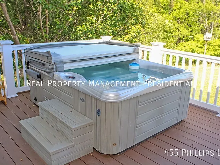 455 Phillips Ln — Photo 21