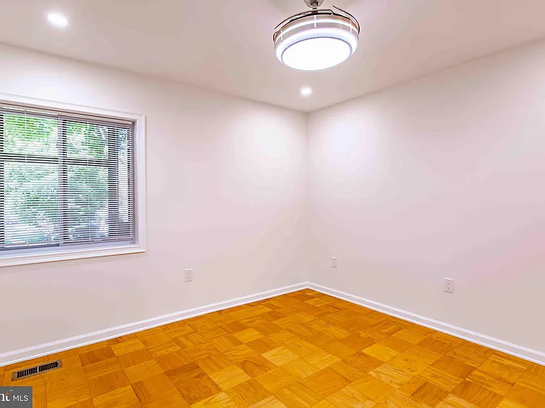 1 Stonehenge Cir #2 — Photo 41