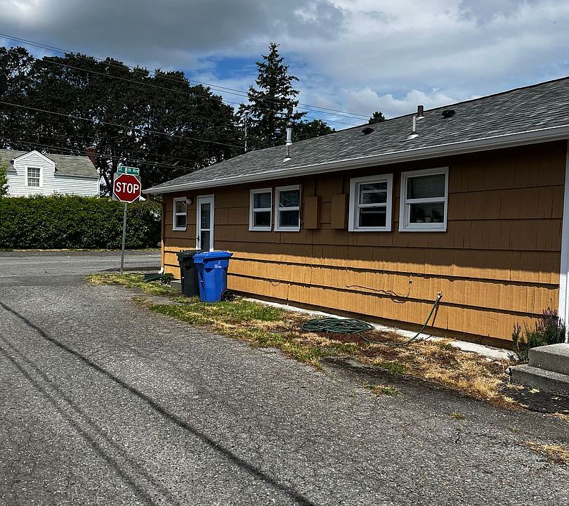 2nd image of 961 SE 8th Ave #2