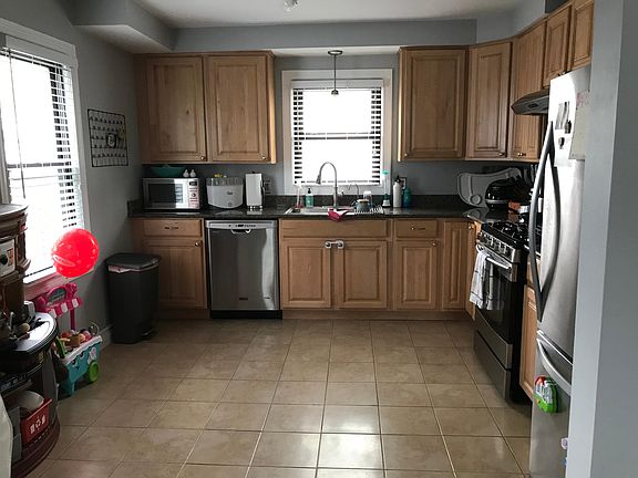 2nd image of 1921 Barrett Ave