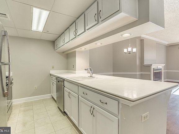 3rd image of 1276 N Wayne St APT 219